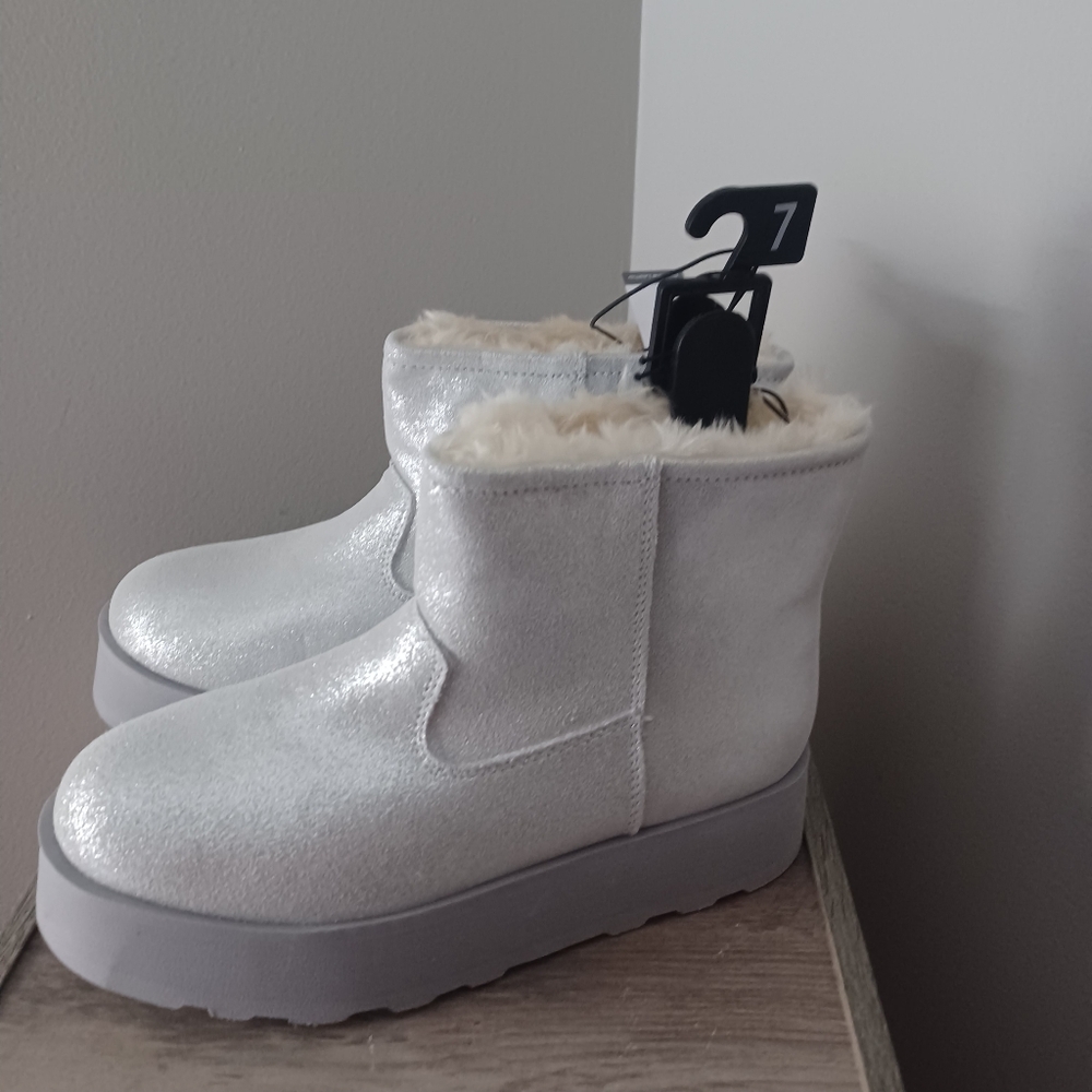 Time And Tru Platform Silver Glitter Boots 7